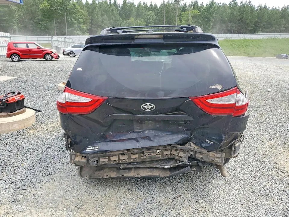 2015 TOYOTA SIENNA XLE 8-PASSENGER  
