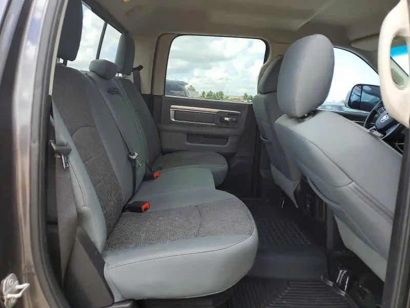 2016 RAM 1500 SLT  