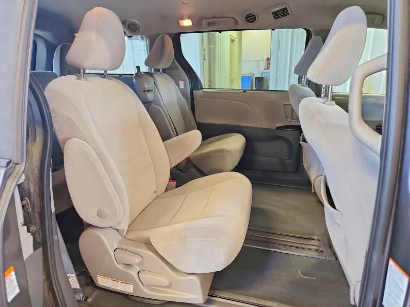 2020 TOYOTA SIENNA LE  