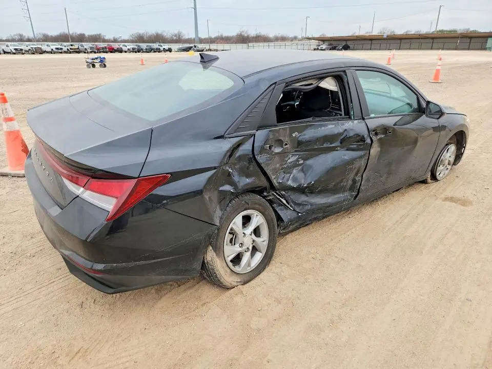 2023 HYUNDAI ELANTRA SE  