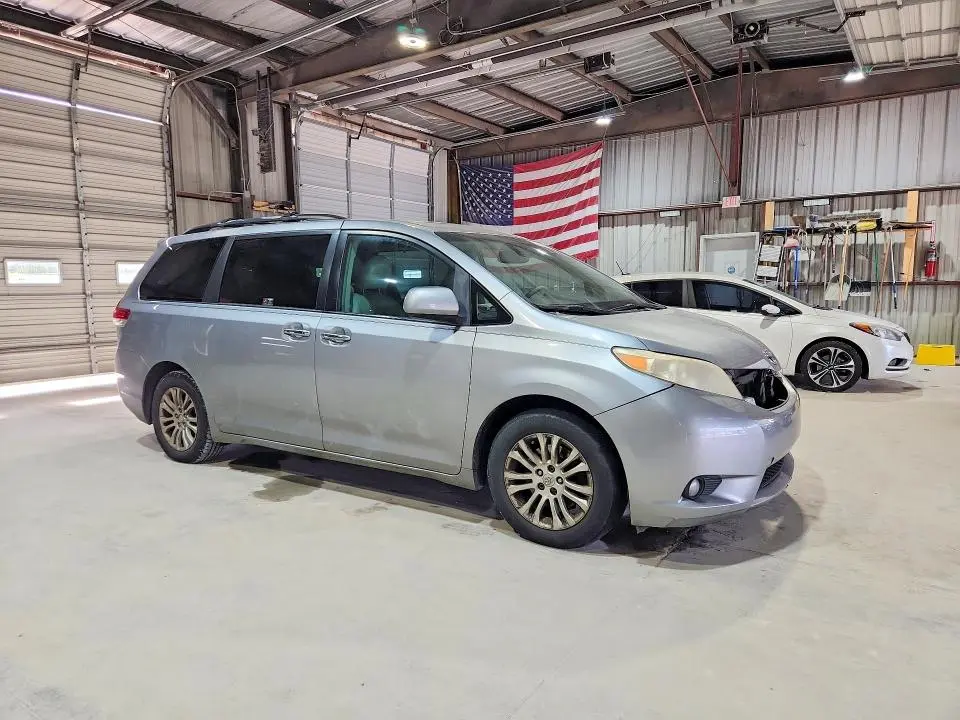 2011 TOYOTA SIENNA XLE 8-PASSENGER  