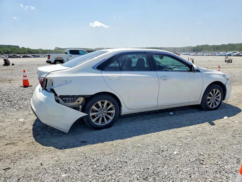 2015 TOYOTA CAMRY XLE  
