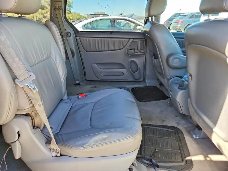 2010 TOYOTA SIENNA XLE  