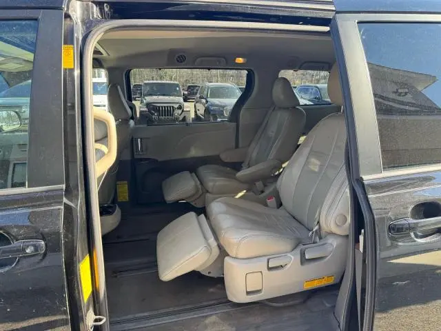 2014 TOYOTA SIENNA XLE  