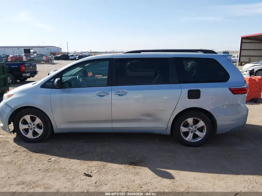 2015 TOYOTA SIENNA LE 8 PASSENGER