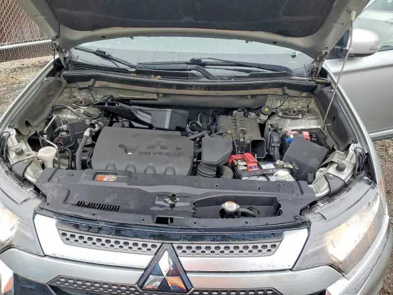 2020 MITSUBISHI OUTLANDER SE  