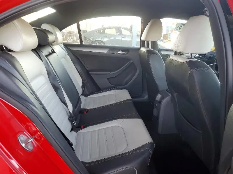 2016 VOLKSWAGEN JETTA SPORT  