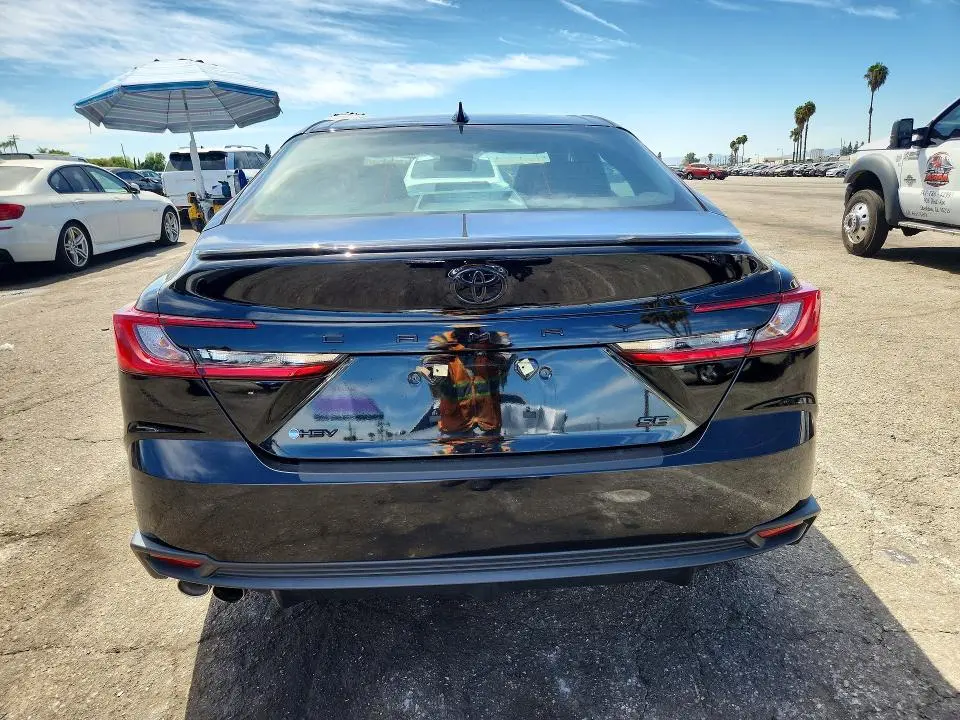 2025 TOYOTA CAMRY SE  