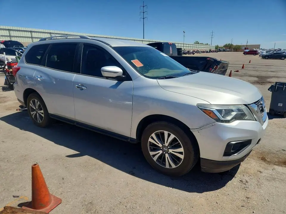 2017 NISSAN PATHFINDER SL  