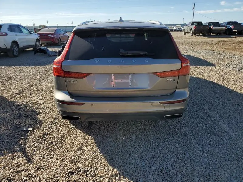 2020 VOLVO V60 CROSS COUNTRY T5 MOMENTUM  
