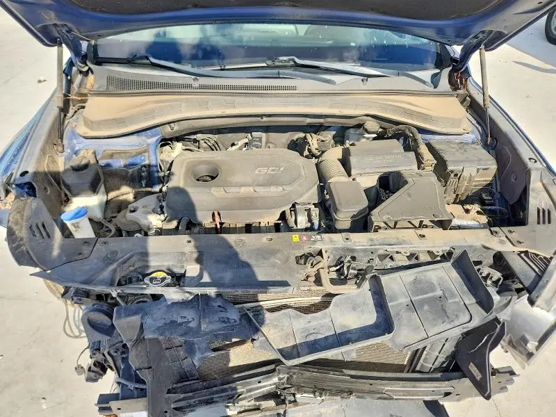 2019 HYUNDAI SANTA FE SE  