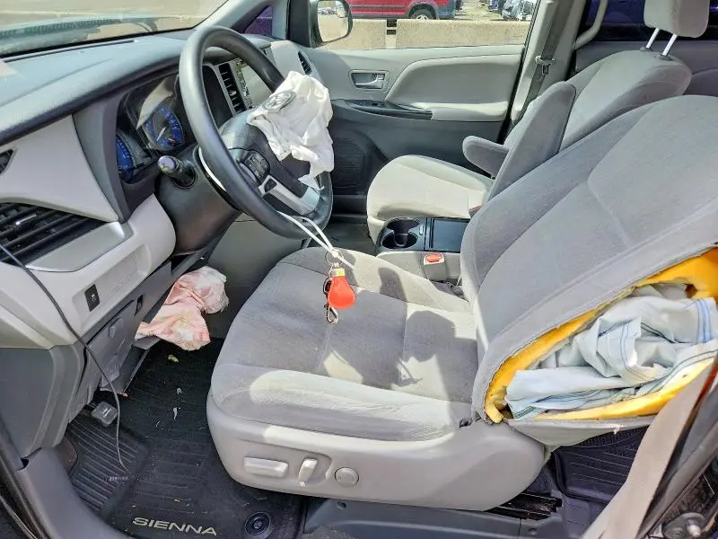 2020 TOYOTA SIENNA LE  