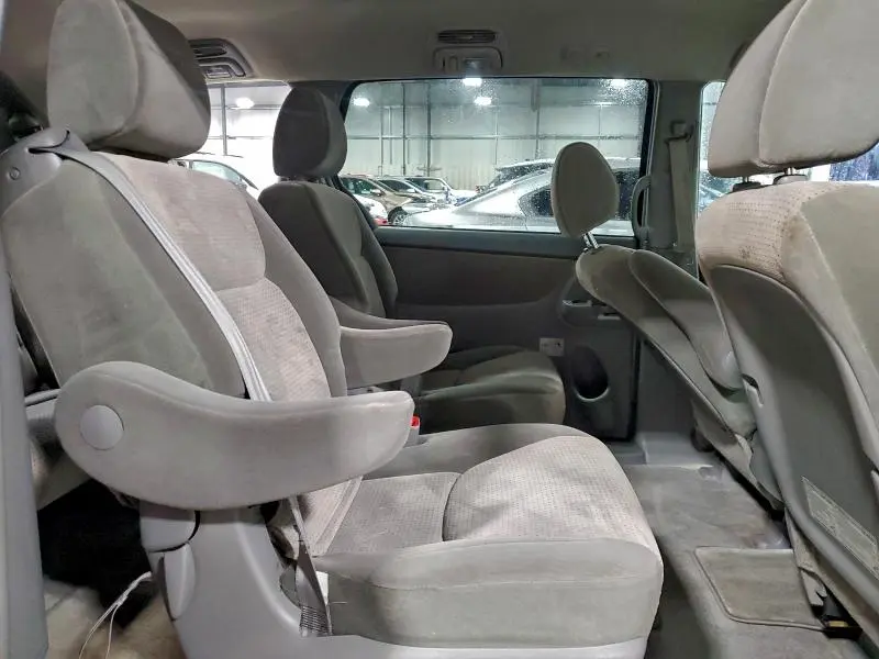 2010 TOYOTA SIENNA CE  
