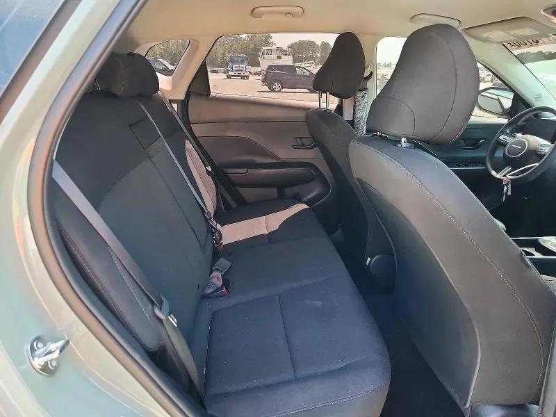 2025 HYUNDAI KONA SE  