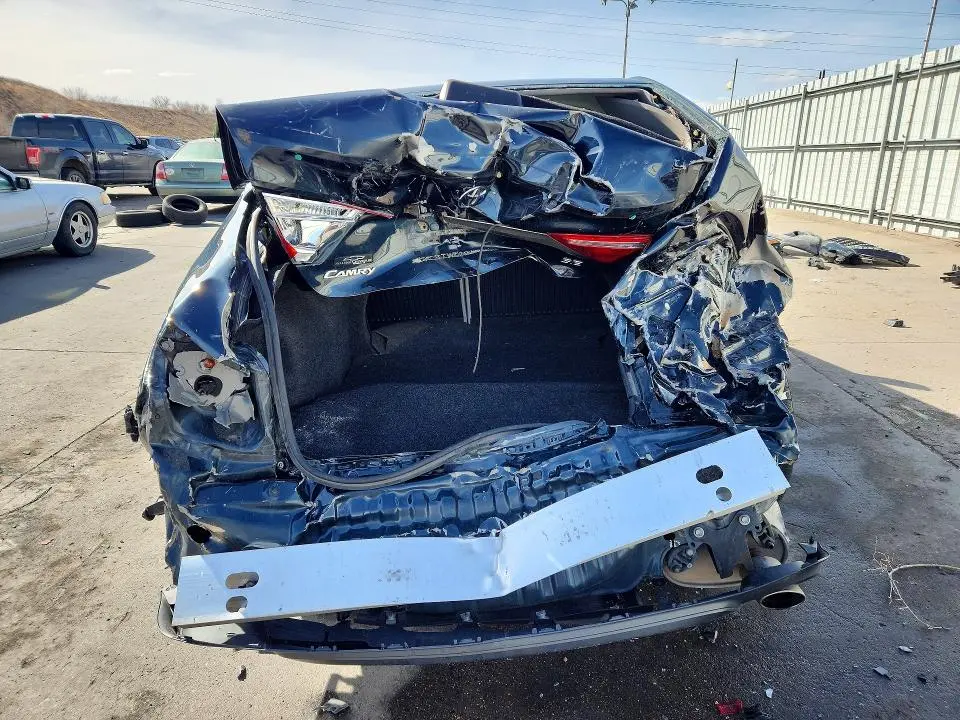 2016 TOYOTA CAMRY SE  