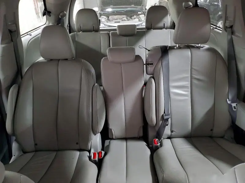 2013 TOYOTA SIENNA XLE 8-PASSENGER  