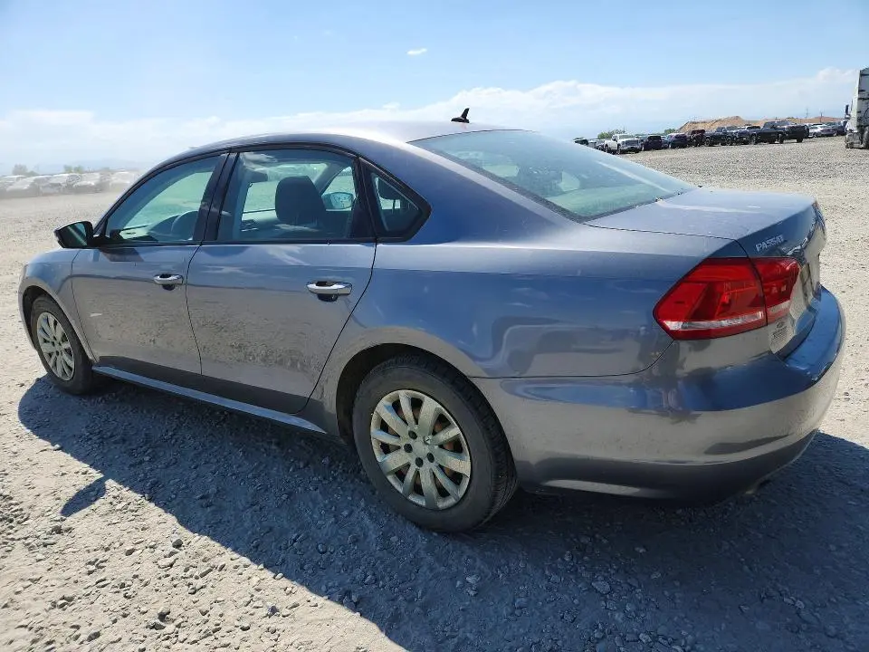 2013 VOLKSWAGEN PASSAT S  