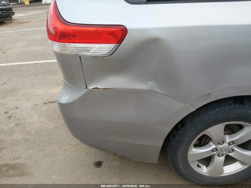 2012 TOYOTA SIENNA LE V6 8 PASSENGER