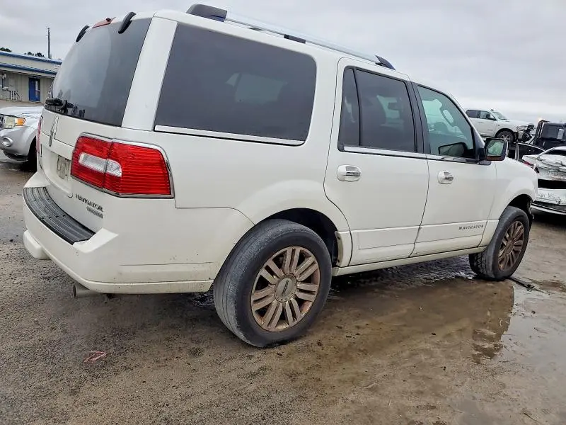 2011 LINCOLN NAVIGATOR   