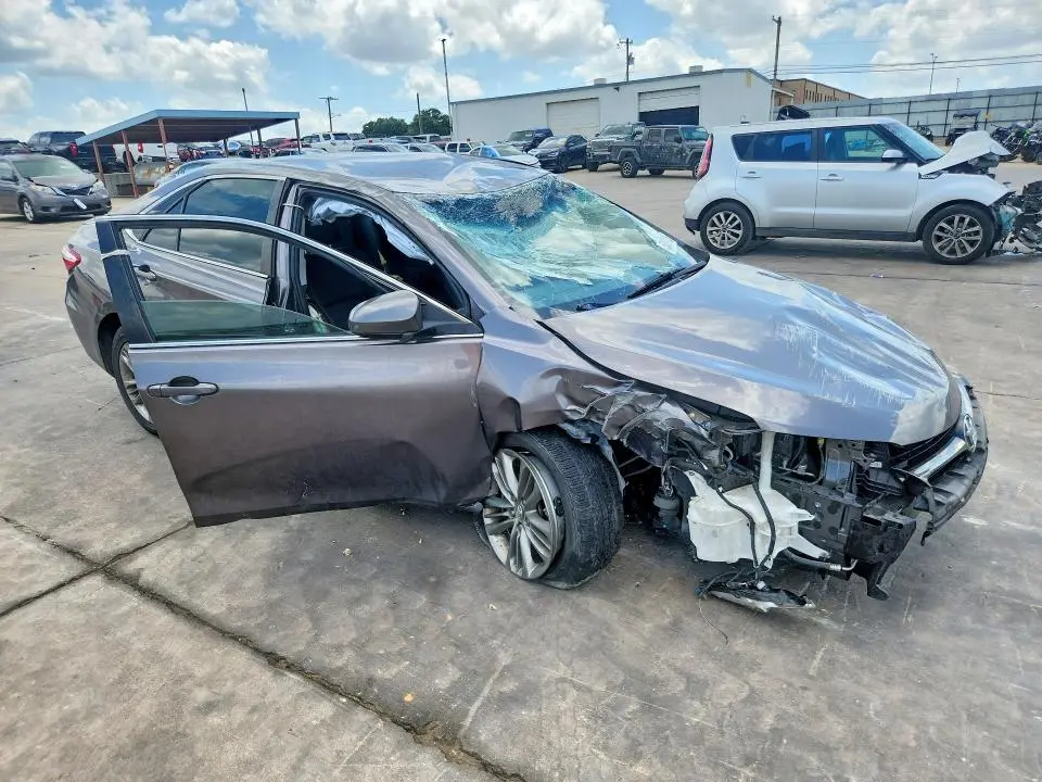 2017 TOYOTA CAMRY SE  