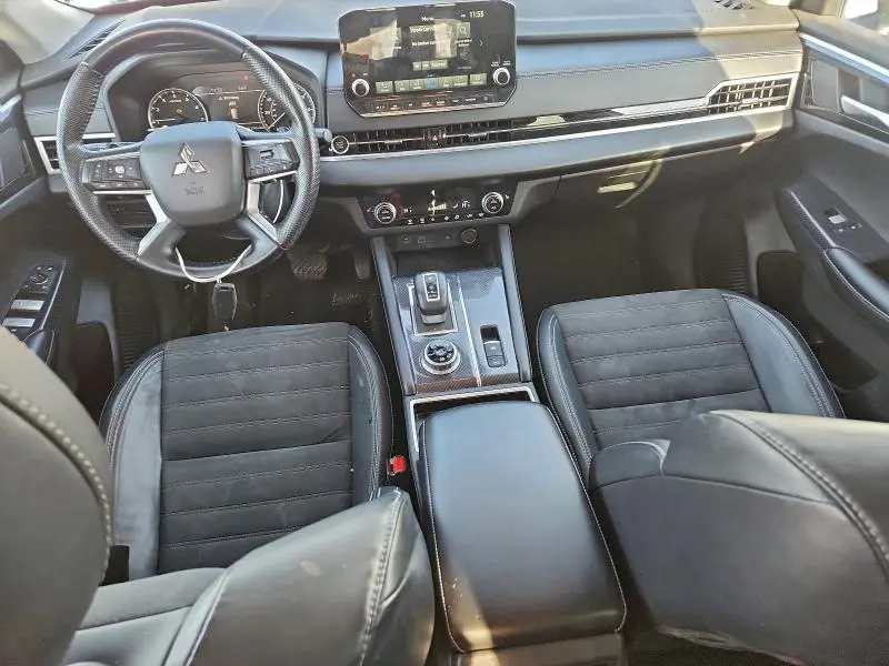 2022 MITSUBISHI OUTLANDER SE  