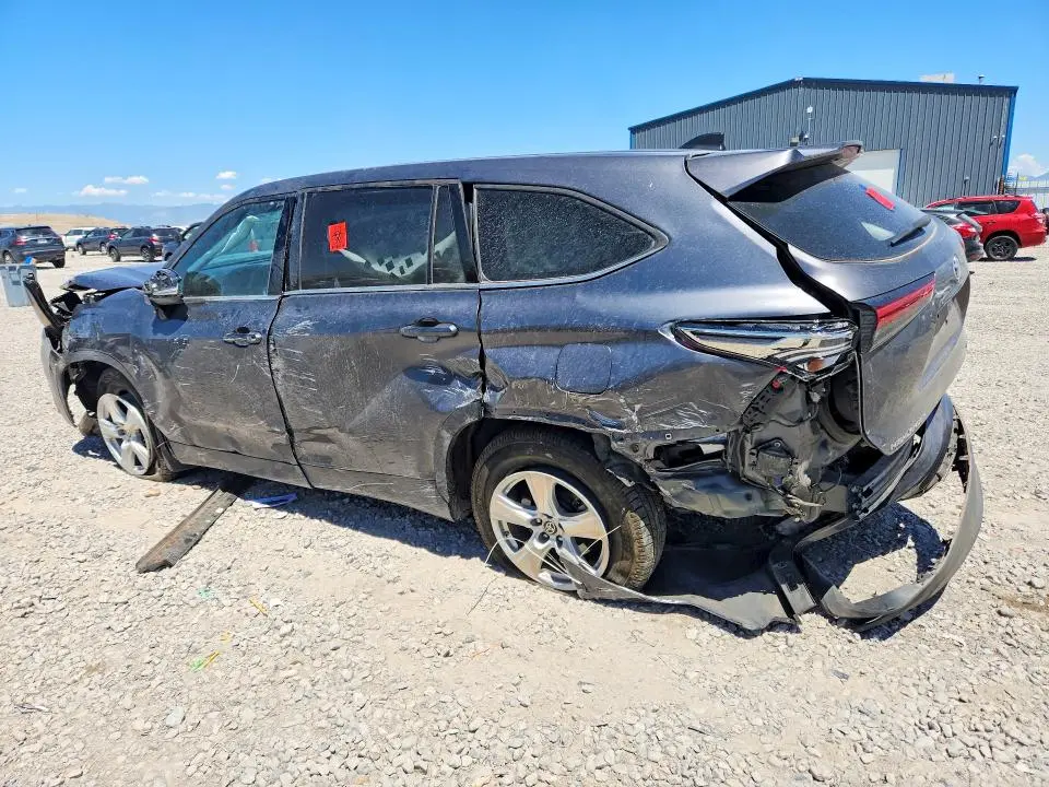 2022 TOYOTA HIGHLANDER LE  