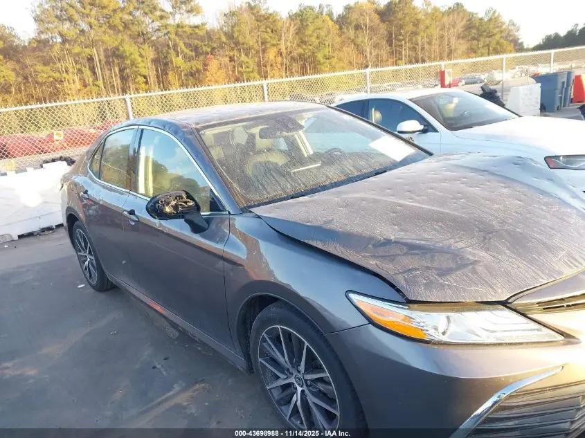 2023 TOYOTA CAMRY XLE