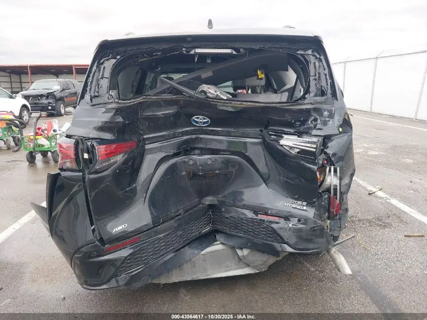 2023 TOYOTA SIENNA XSE