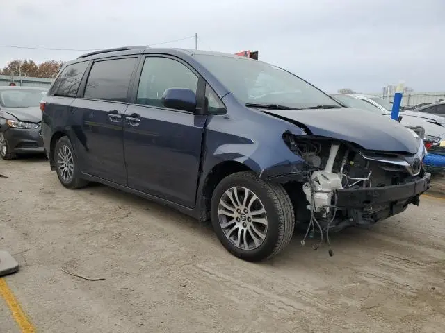 2019 TOYOTA SIENNA XLE  