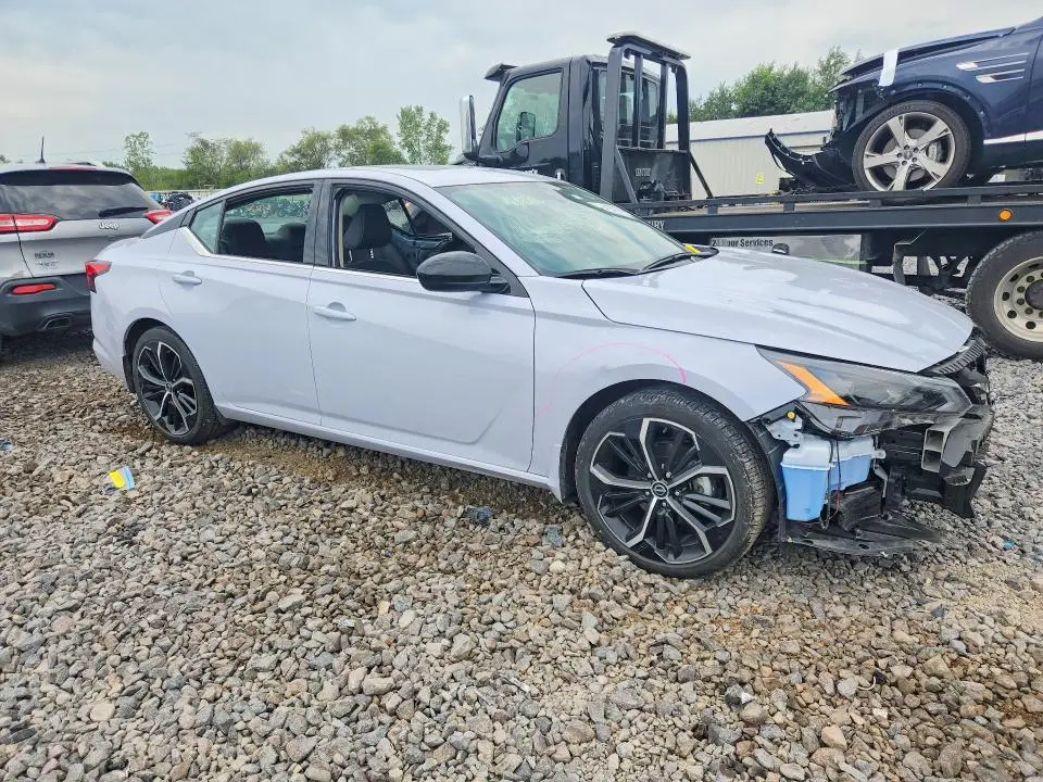 2024 NISSAN ALTIMA SR  