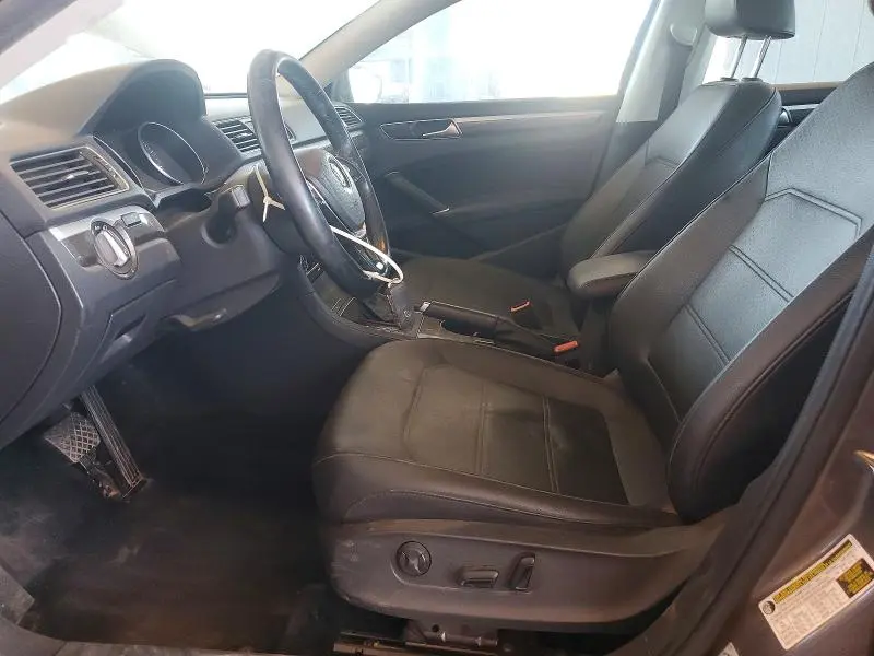 2018 VOLKSWAGEN PASSAT SE  