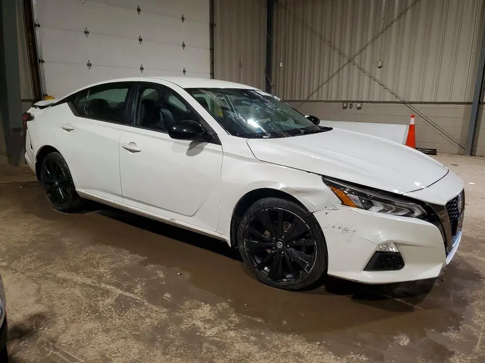 2022 NISSAN ALTIMA SR  
