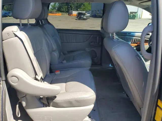 2010 TOYOTA SIENNA XLE