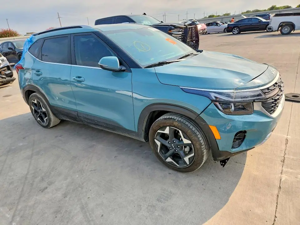 2024 KIA SELTOS EX  
