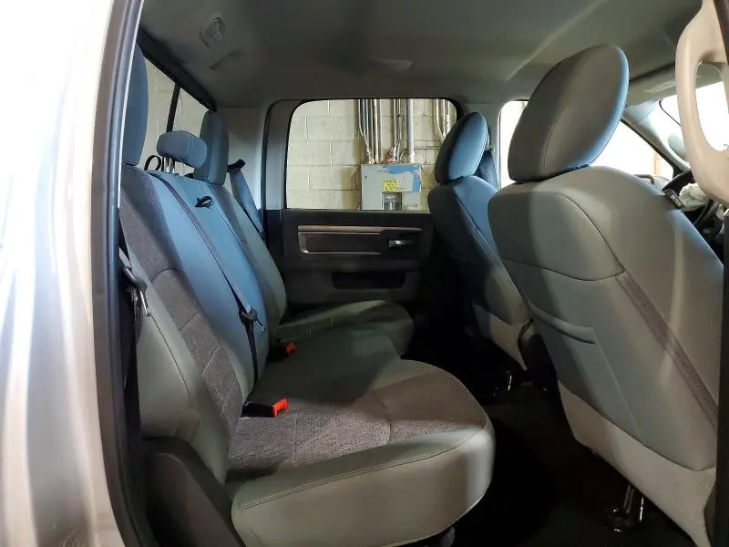 2016 RAM 1500 SLT  