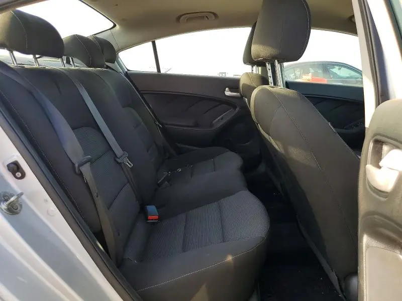 2017 KIA FORTE LX  