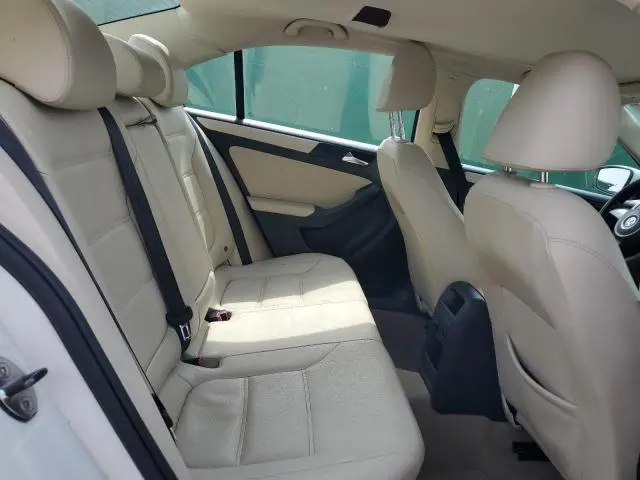 2011 VOLKSWAGEN JETTA SE