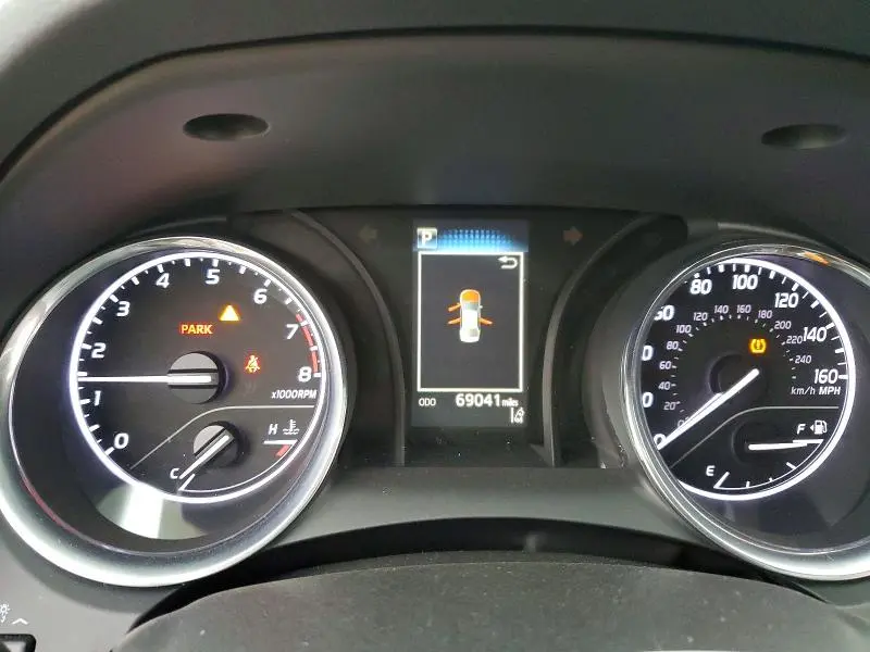 2020 TOYOTA CAMRY SE  