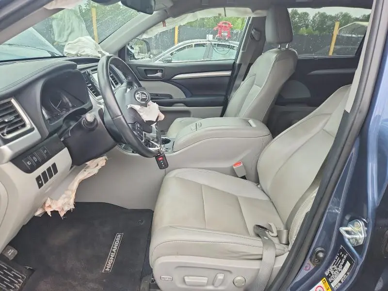 2019 TOYOTA HIGHLANDER XLE  