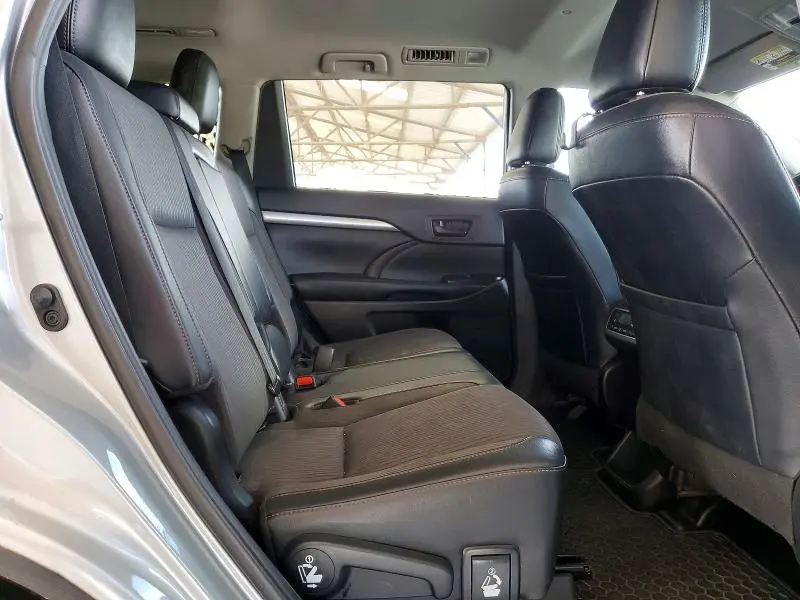 2019 TOYOTA HIGHLANDER LE PLUS  