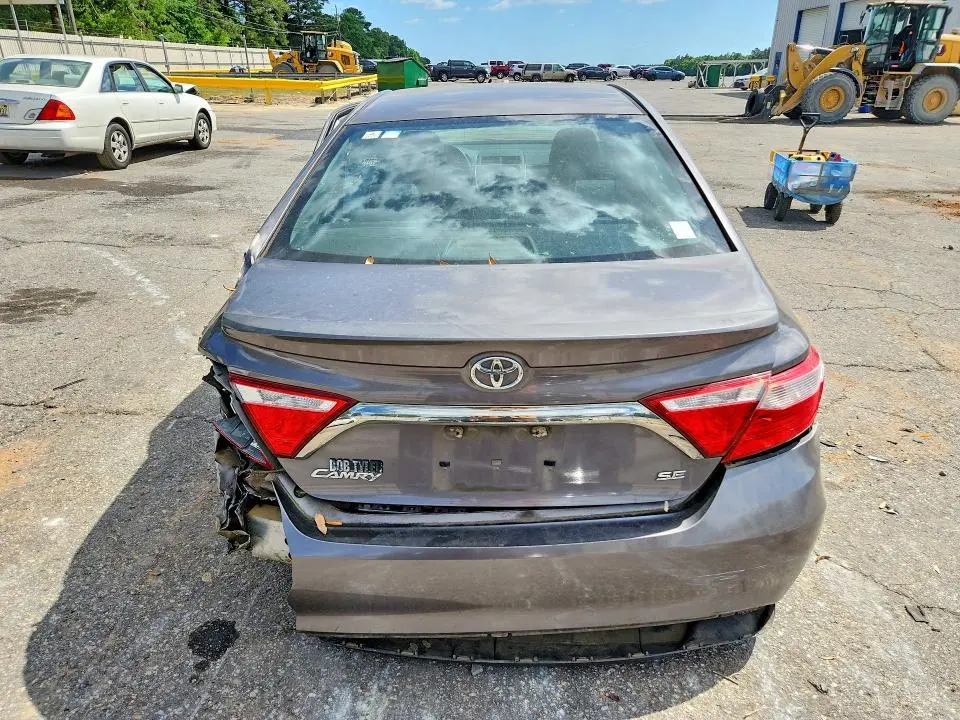 2015 TOYOTA CAMRY SE  