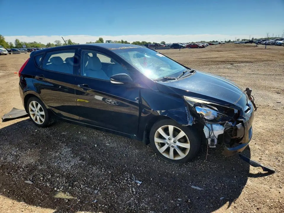 2013 HYUNDAI ACCENT SE  