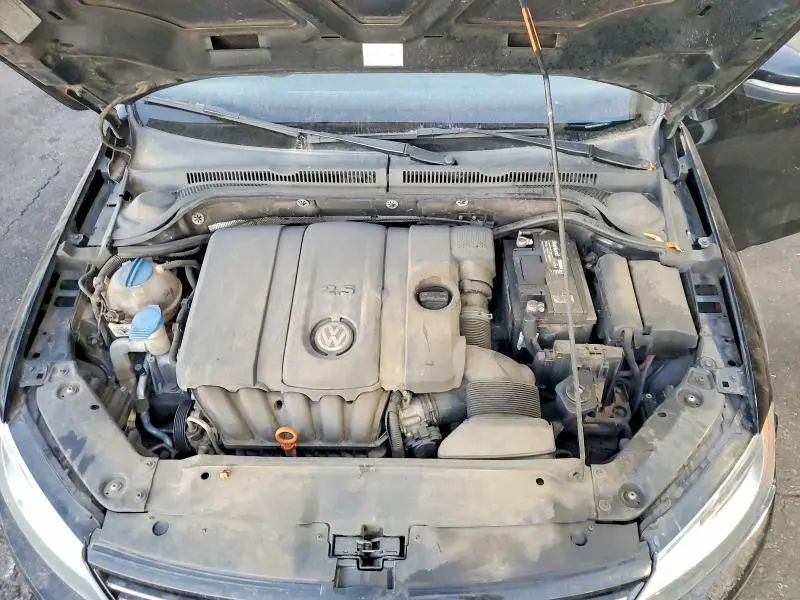 2013 VOLKSWAGEN JETTA SE  