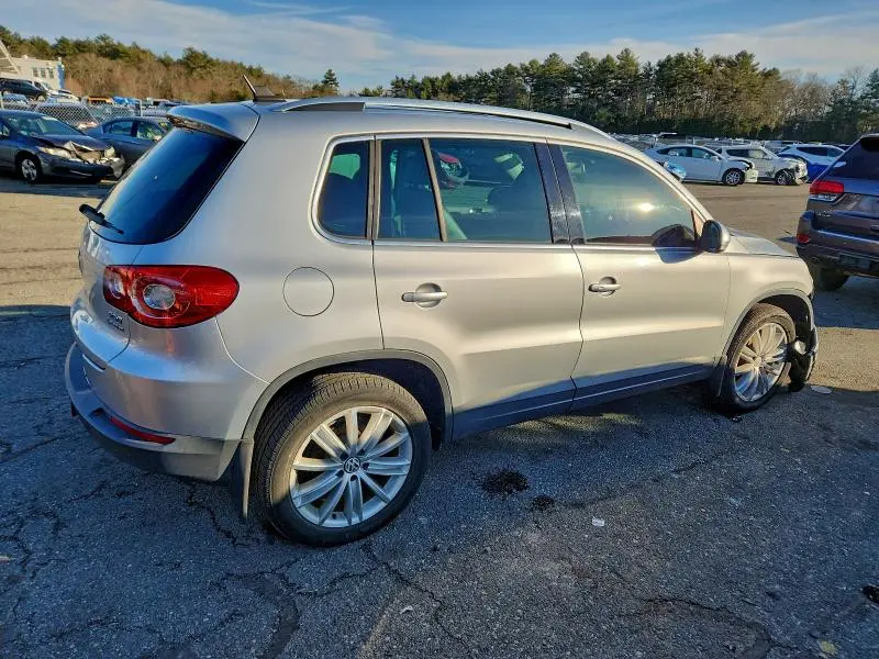 2011 VOLKSWAGEN TIGUAN S  