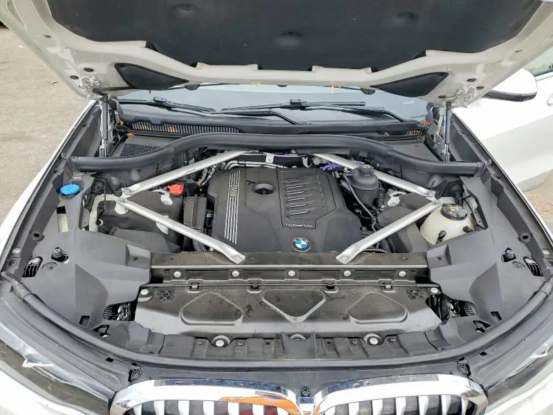 2021 BMW X7   