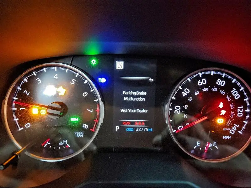 2021 TOYOTA RAV4 XLE  