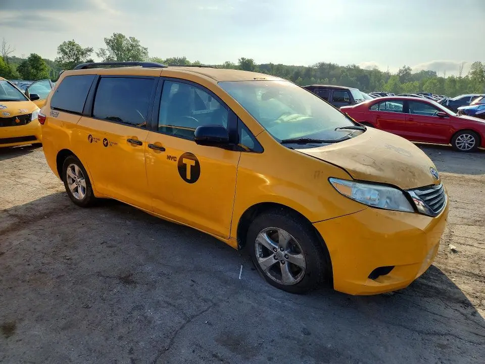 2017 TOYOTA SIENNA LE MOBILITY  