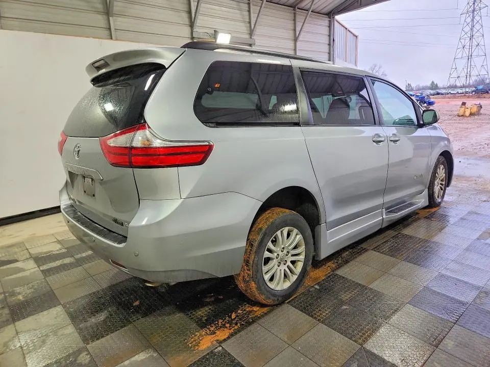 2016 TOYOTA SIENNA XLE 8-PASSENGER  