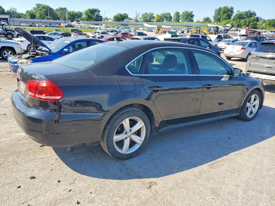 2013 VOLKSWAGEN PASSAT SE  