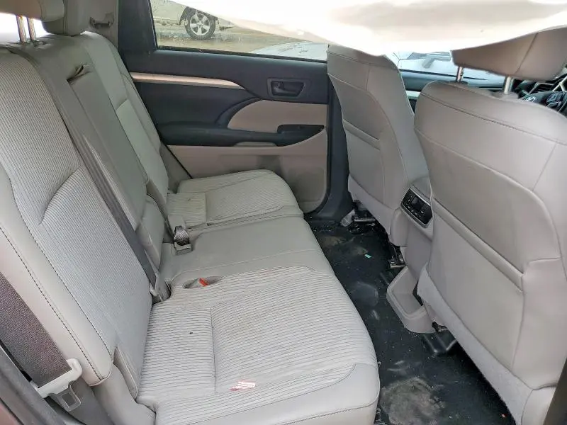 2016 TOYOTA HIGHLANDER LE PLUS  